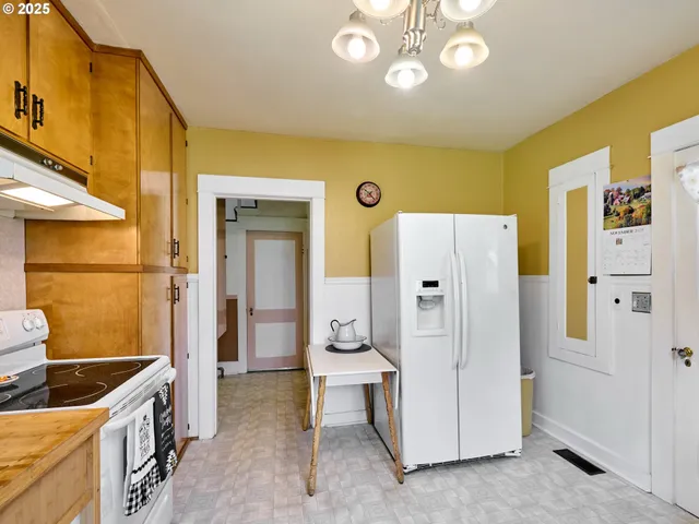 a view of a storage & utility room