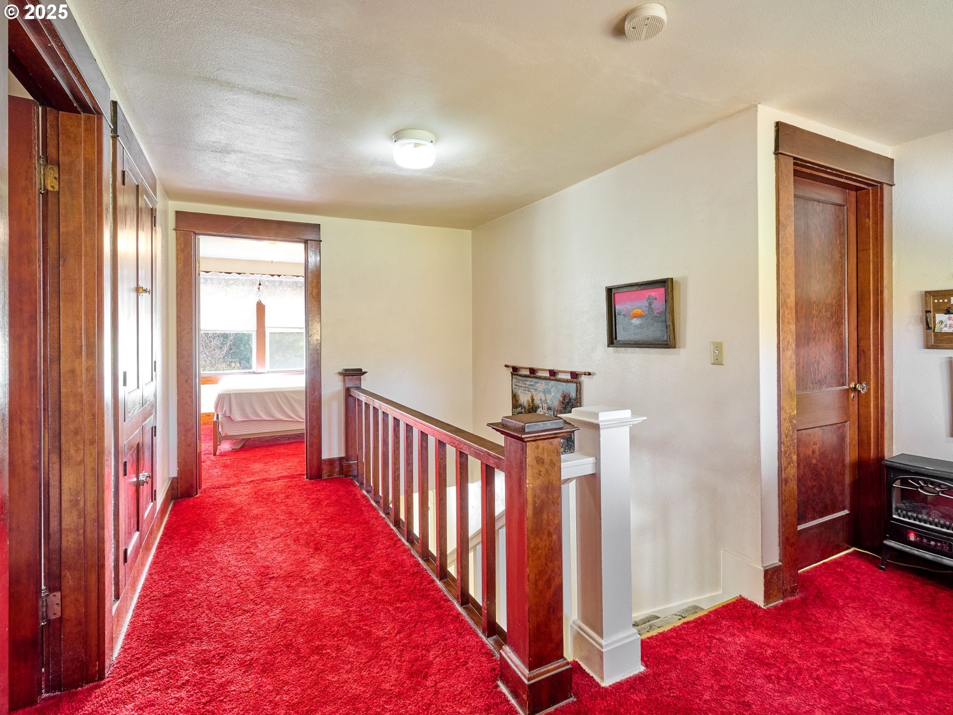13595 South Warrick Road Molalla, OR 97038 - Photo 15 of 48 a view of a hallway with bedroom and balcony