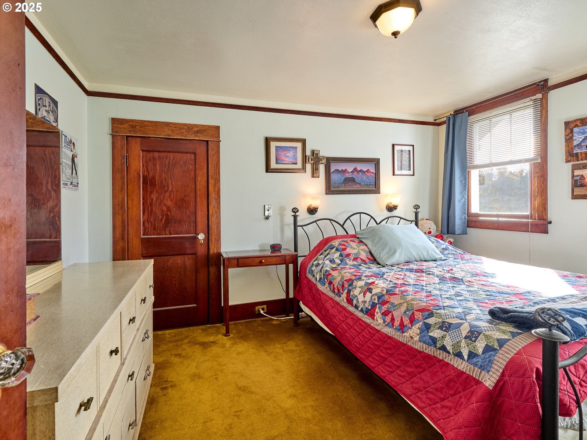 13595 South Warrick Road Molalla, OR 97038 - Photo 17 of 48 a bedroom with a bed and a dresser next to a window