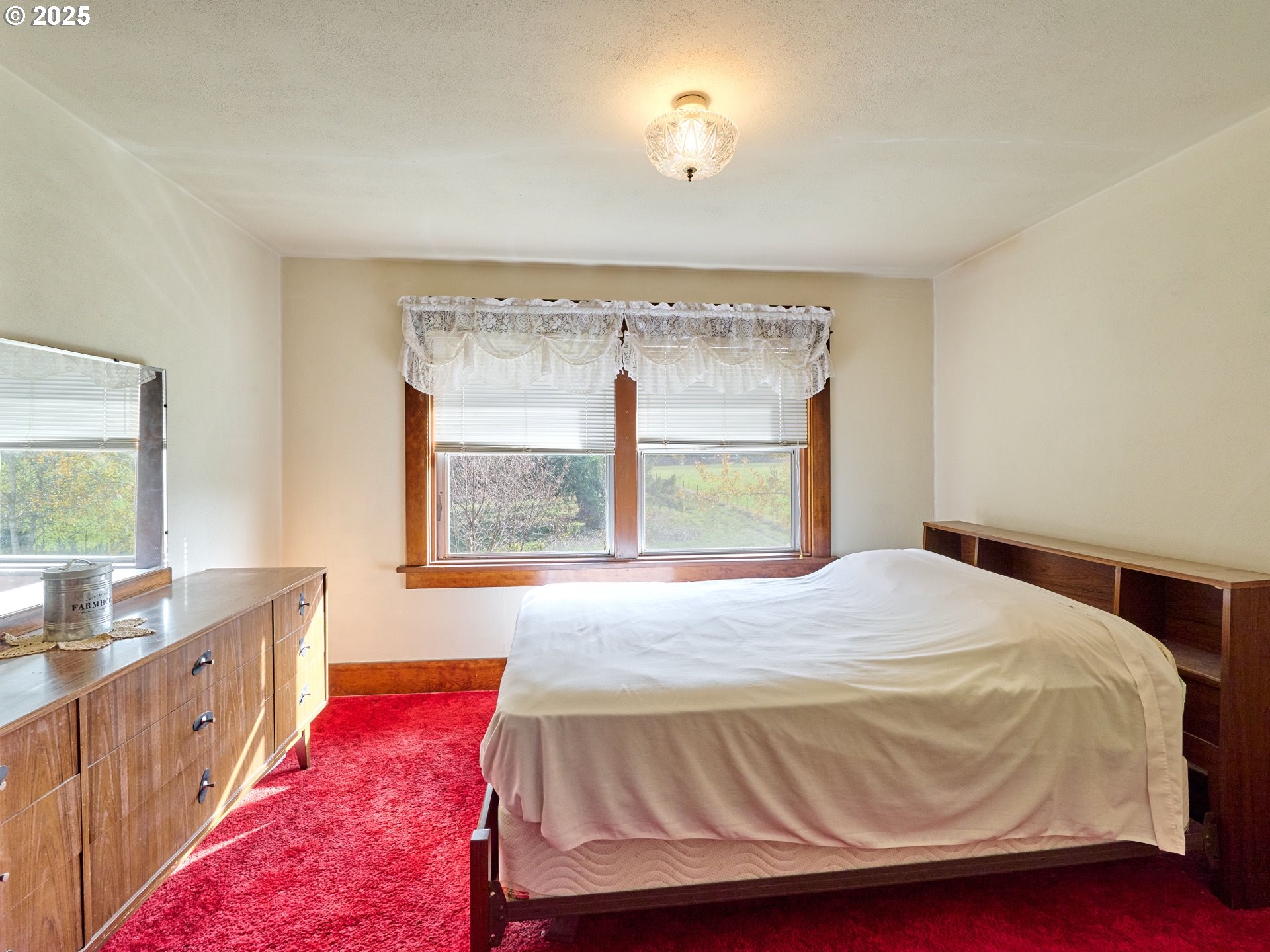 13595 South Warrick Road Molalla, OR 97038 - Photo 19 of 48 a bedroom with a bed and a window