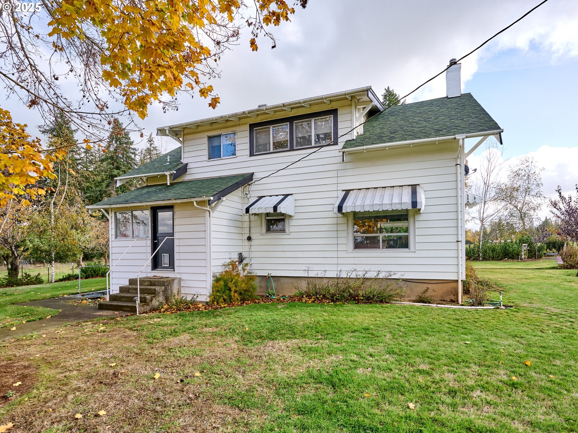 13595 South Warrick Road Molalla, OR 97038 - Photo 26 of 48 a front view of house with yard and green space