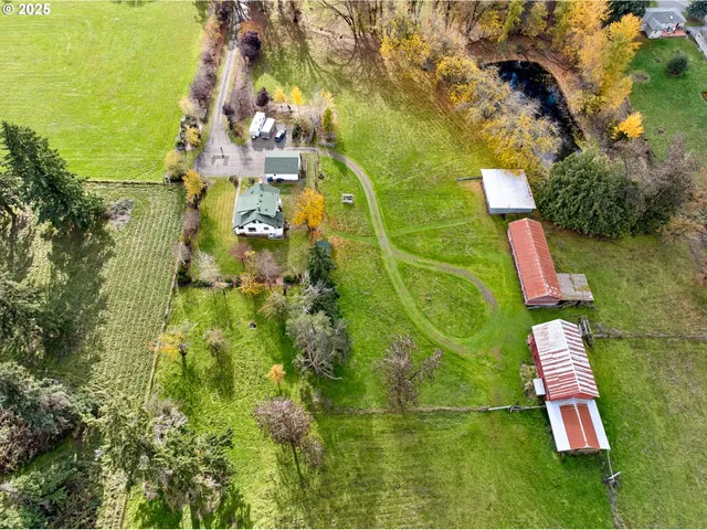 a picture of a bench in the floor