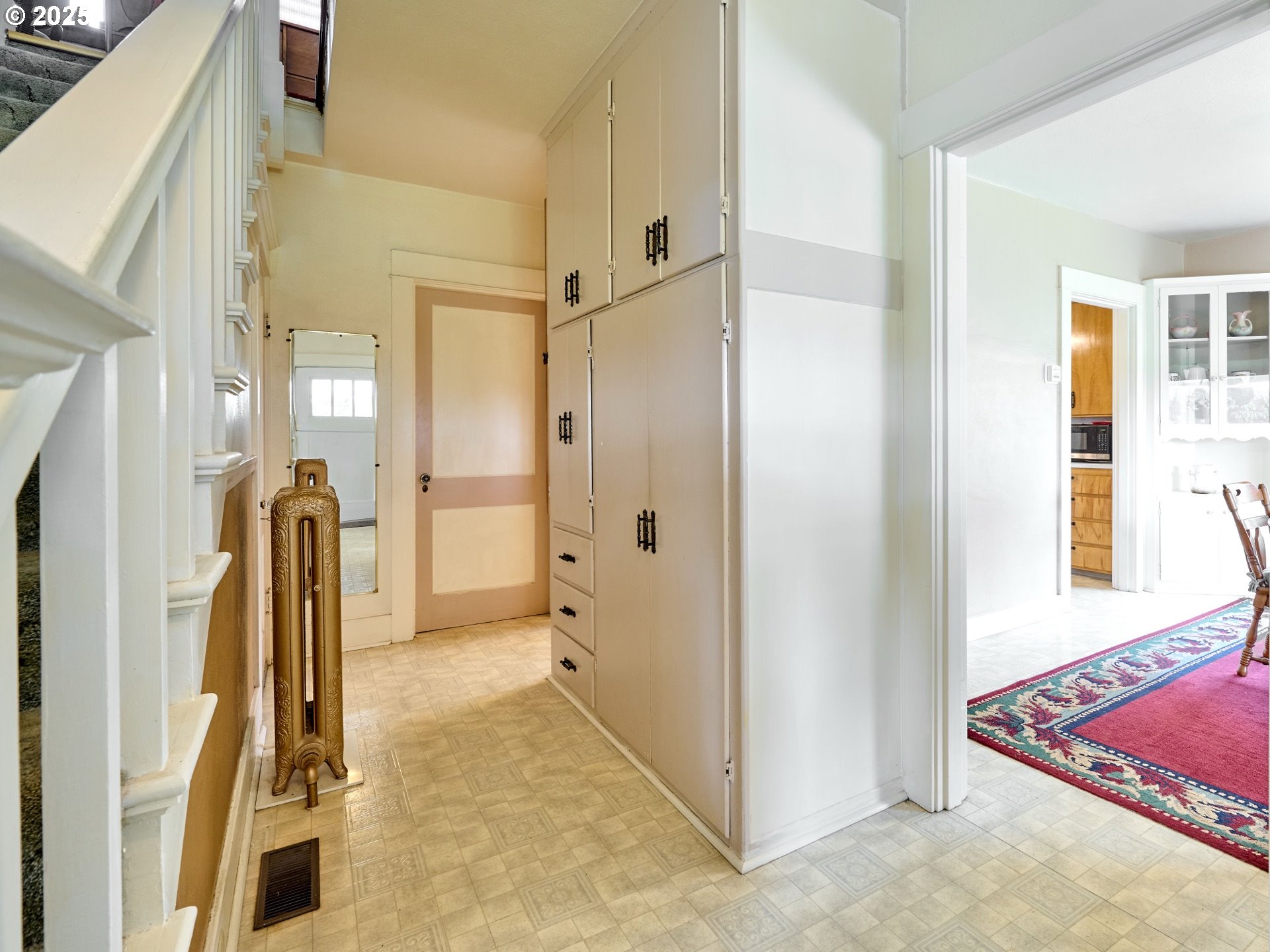 13595 South Warrick Road Molalla, OR 97038 - Photo 7 of 48 a view of a bathroom with a tub and shower