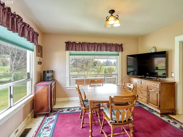 a view of a livingroom with furniture window and outside view
