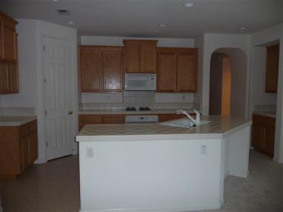 1061 San Ramon Avenue Madera, CA 93637 - Photo 4 of 11 Gallery Image 4