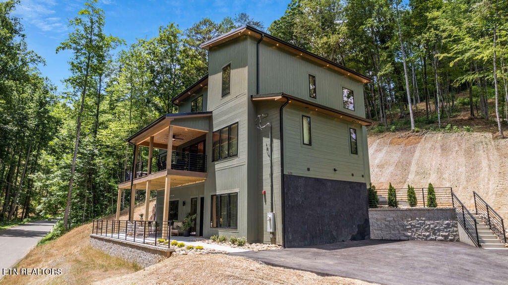 1620 Bear Valley Road Sevierville, TN 37876 - Photo 3 of 60 a front view of a house with a garden