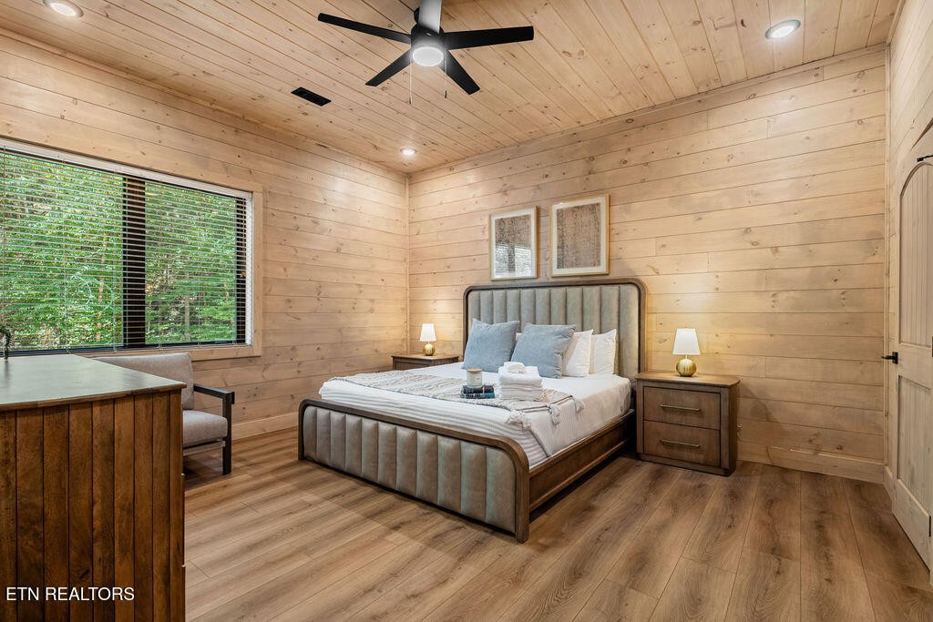 1620 Bear Valley Road Sevierville, TN 37876 - Photo 43 of 60 a bedroom with a bed and a table