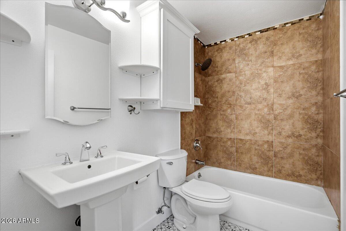 1019 West 10th Street Tempe, AZ 85281 - Photo 24 of 35 Bathroom