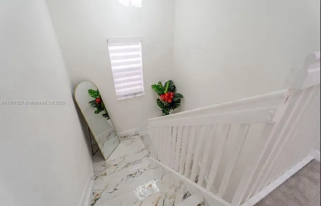 a view of entryway with livingroom