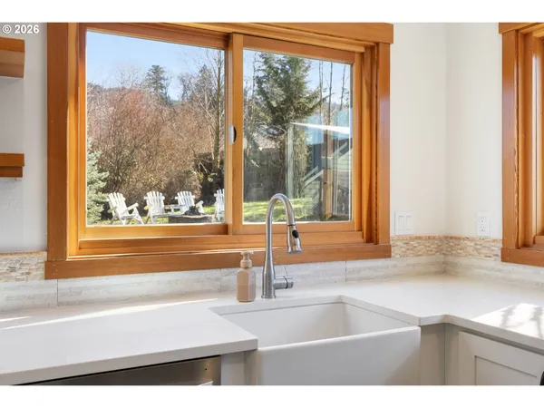 $845,000 | 3225 Thomsen Road, Hood River, OR 97031