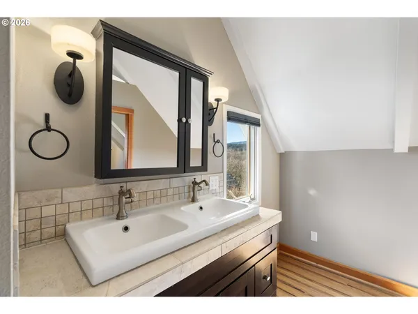 $845,000 | 3225 Thomsen Road, Hood River, OR 97031