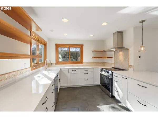 $845,000 | 3225 Thomsen Road, Hood River, OR 97031