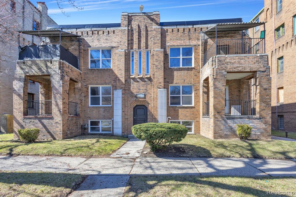 17701 Manderson Road Highland Park, MI 48203 - Photo 3 of 42