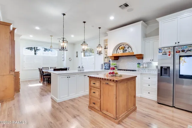 $740,000 | 105 Woodbine Drive, Lafayette, LA 70503