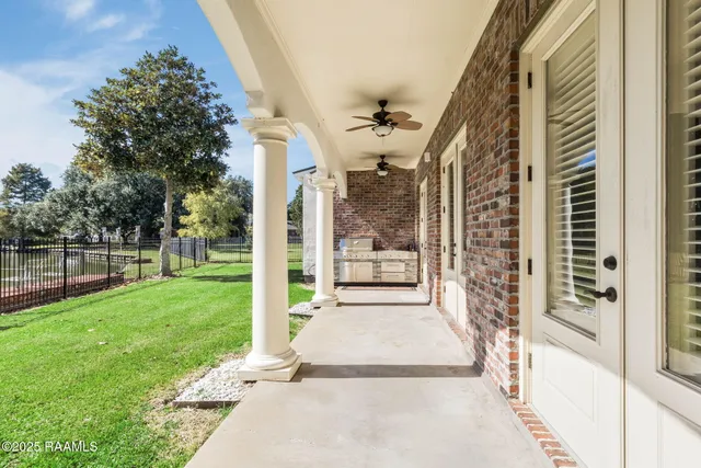 $740,000 | 105 Woodbine Drive, Lafayette, LA 70503