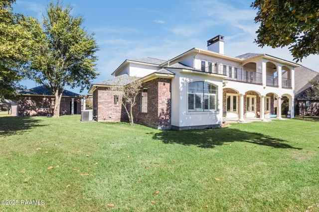 $740,000 | 105 Woodbine Drive, Lafayette, LA 70503