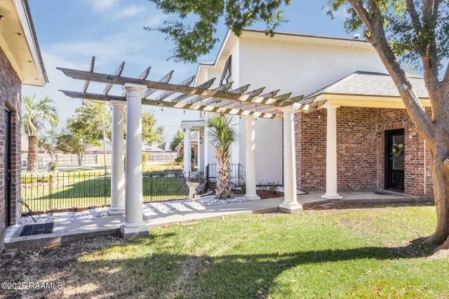 $740,000 | 105 Woodbine Drive, Lafayette, LA 70503