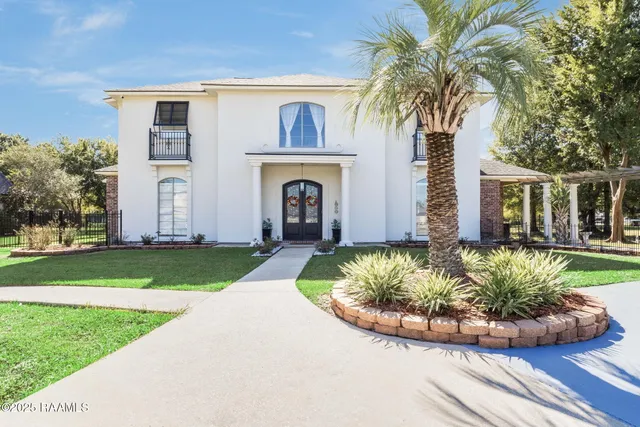 $740,000 | 105 Woodbine Drive, Lafayette, LA 70503