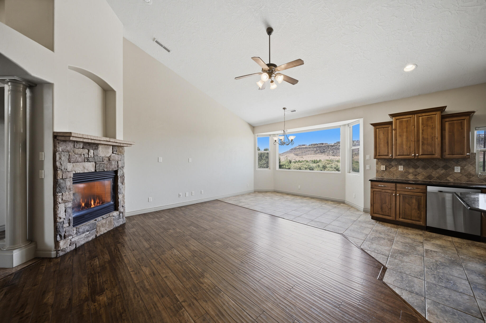 1727 Flagstone Road St. George, UT 84790 - Photo 14 of 46 DSC_2667_with_fire
