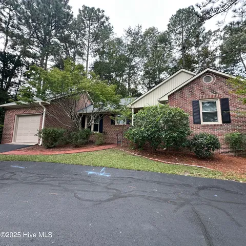 $1,600 | 3 St James Circle, Southern Pines, NC 28387