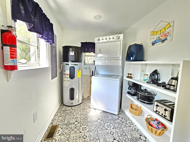 $1,700 | 407 Myrtle Street, Crisfield, MD 21817