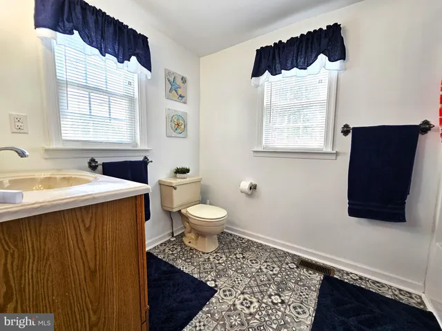 $1,700 | 407 Myrtle Street, Crisfield, MD 21817