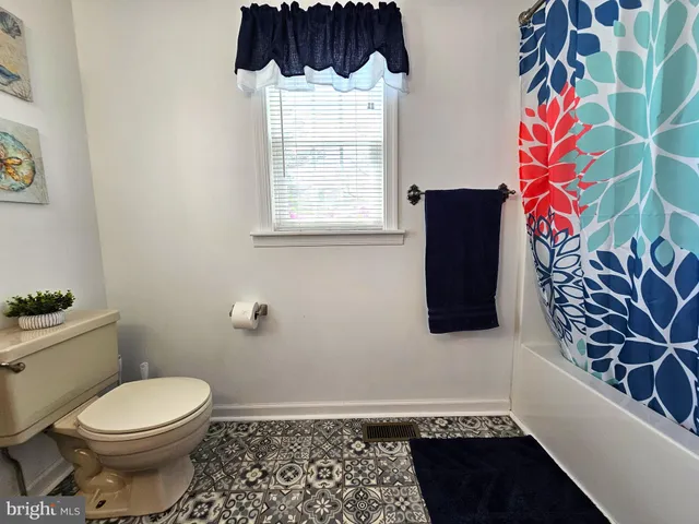 $1,700 | 407 Myrtle Street, Crisfield, MD 21817