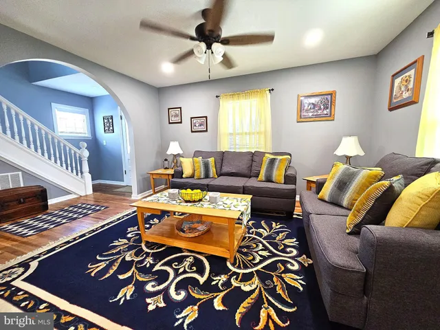 $1,700 | 407 Myrtle Street, Crisfield, MD 21817