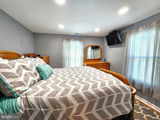 $1,700 | 407 Myrtle Street, Crisfield, MD 21817