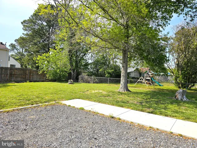 $1,700 | 407 Myrtle Street, Crisfield, MD 21817