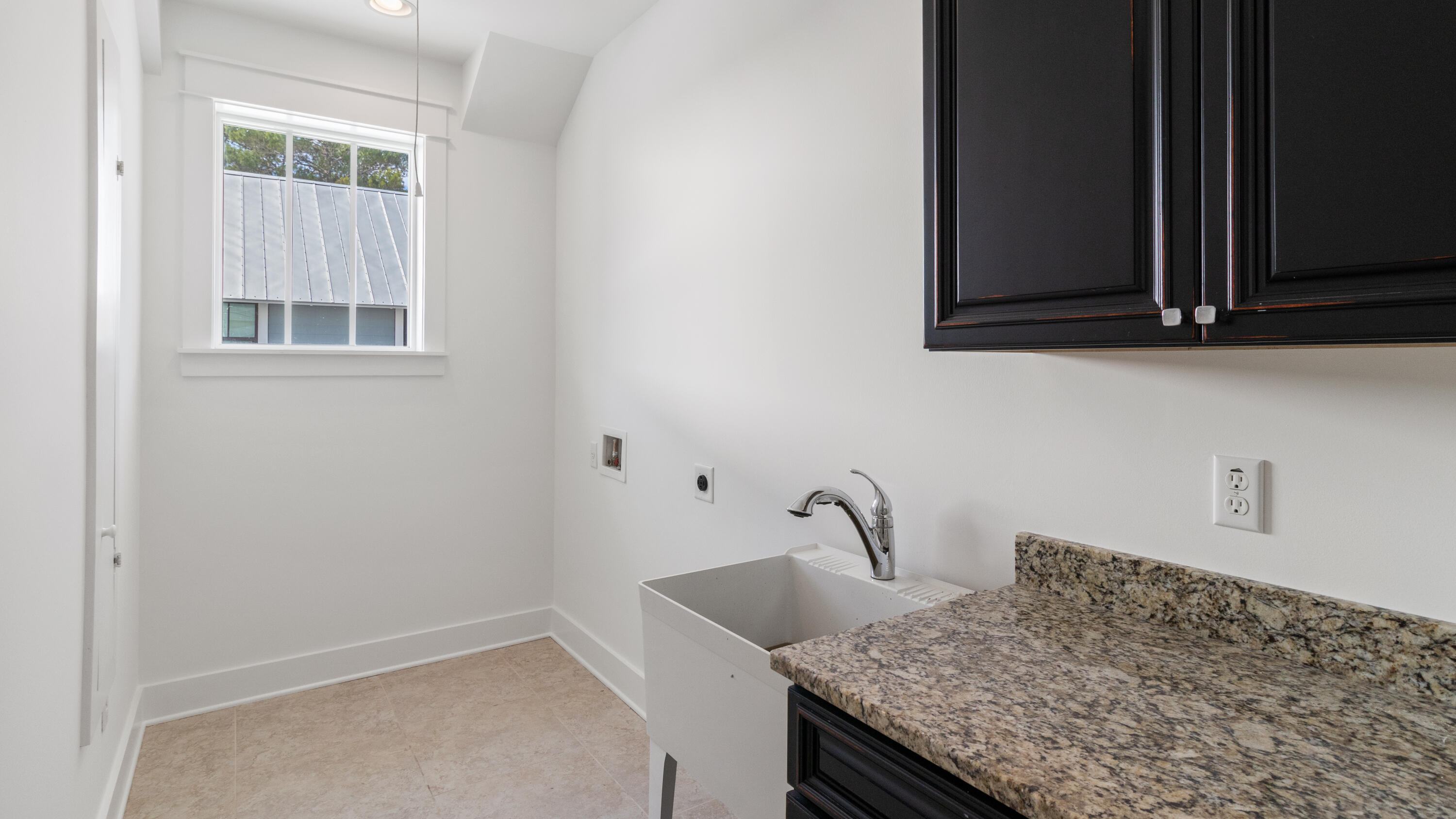 153 Okeechobee West Santa Rosa Beach, FL 32459 - Photo 39 of 85 Upstairs laundry room
