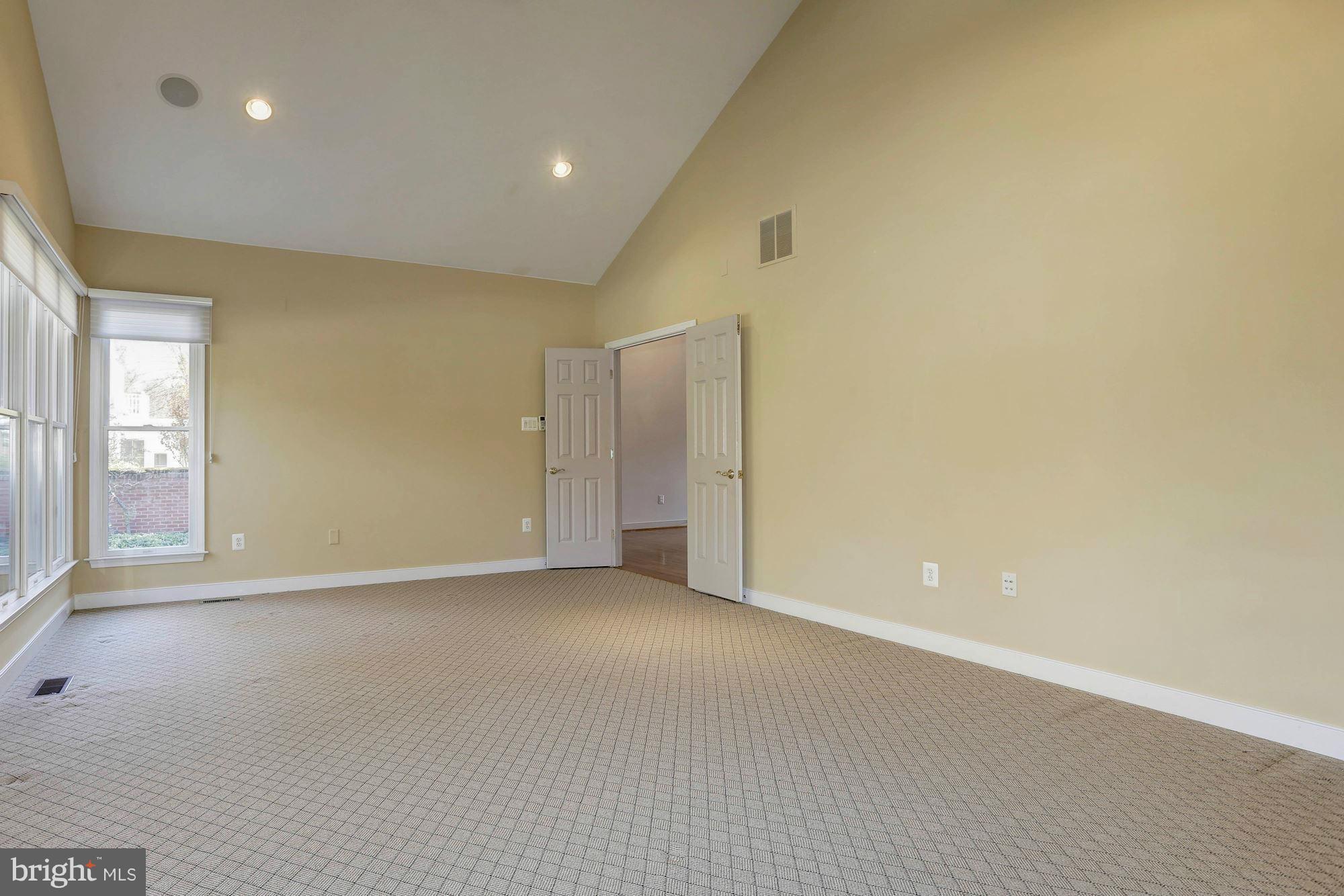 11252 Ridermark Row Columbia, MD 21044 - Photo 4 of 26 Living Room
