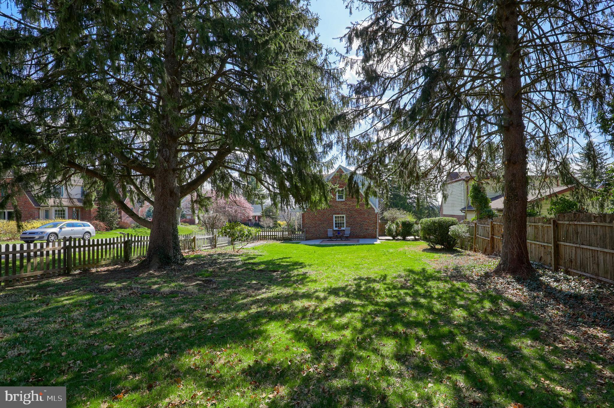 389 Hillcrest Road York, PA 17403 - Photo 3 of 27