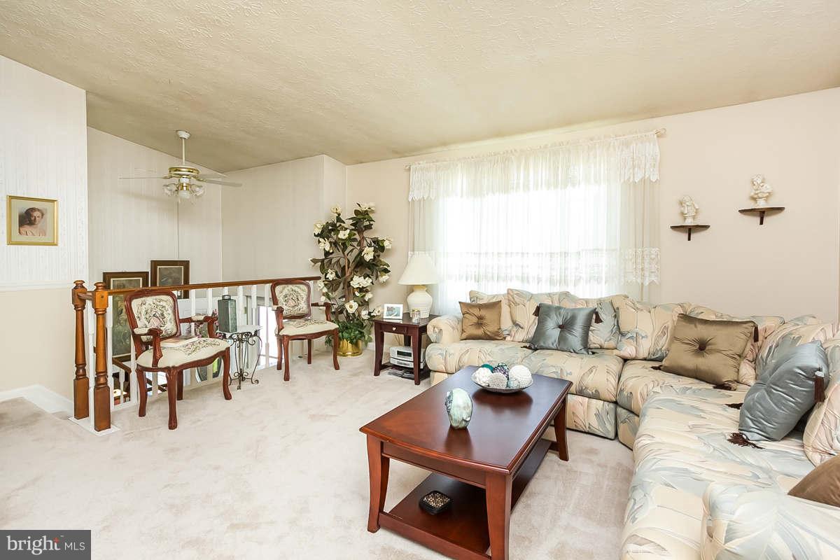 624 Fuselage Avenue Baltimore, MD 21221 - Photo 5 of 25 Living Room