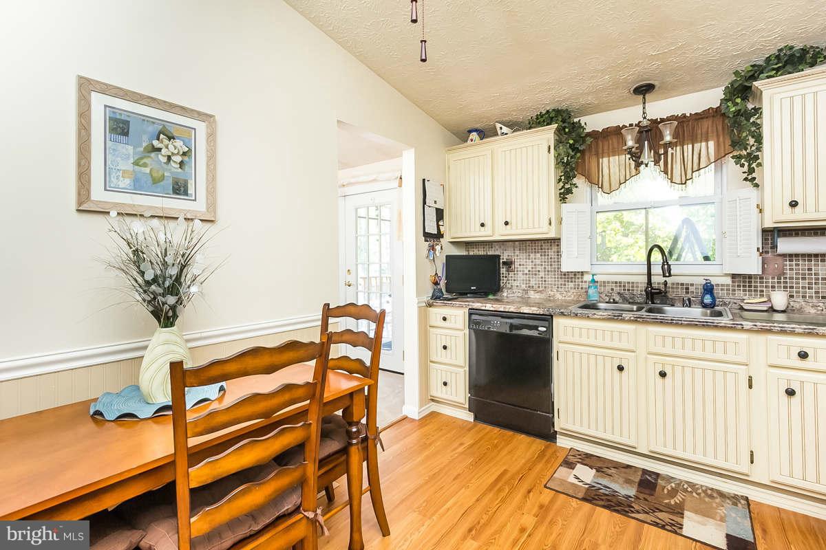 624 Fuselage Avenue Baltimore, MD 21221 - Photo 10 of 25 Kitchen