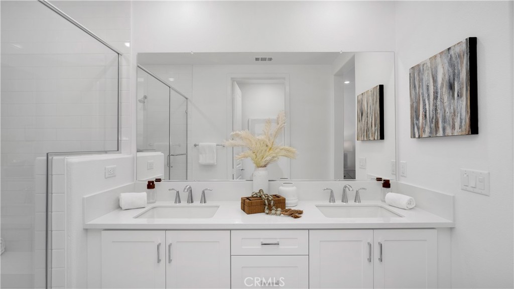 113 Junco Irvine, CA 92618 - Photo 23 of 47 a bathroom with double sink and a mirror
