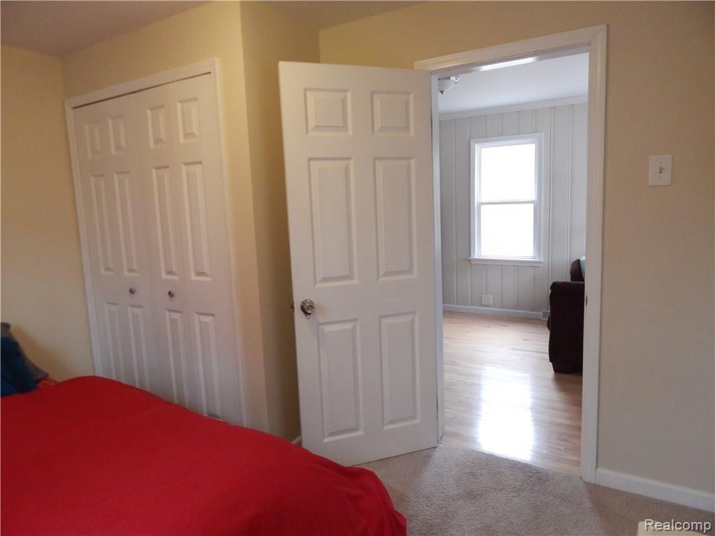 2168 Roslyn Road Grosse Pointe, MI 48236 - Photo 4 of 45 DSCN2546.jpg