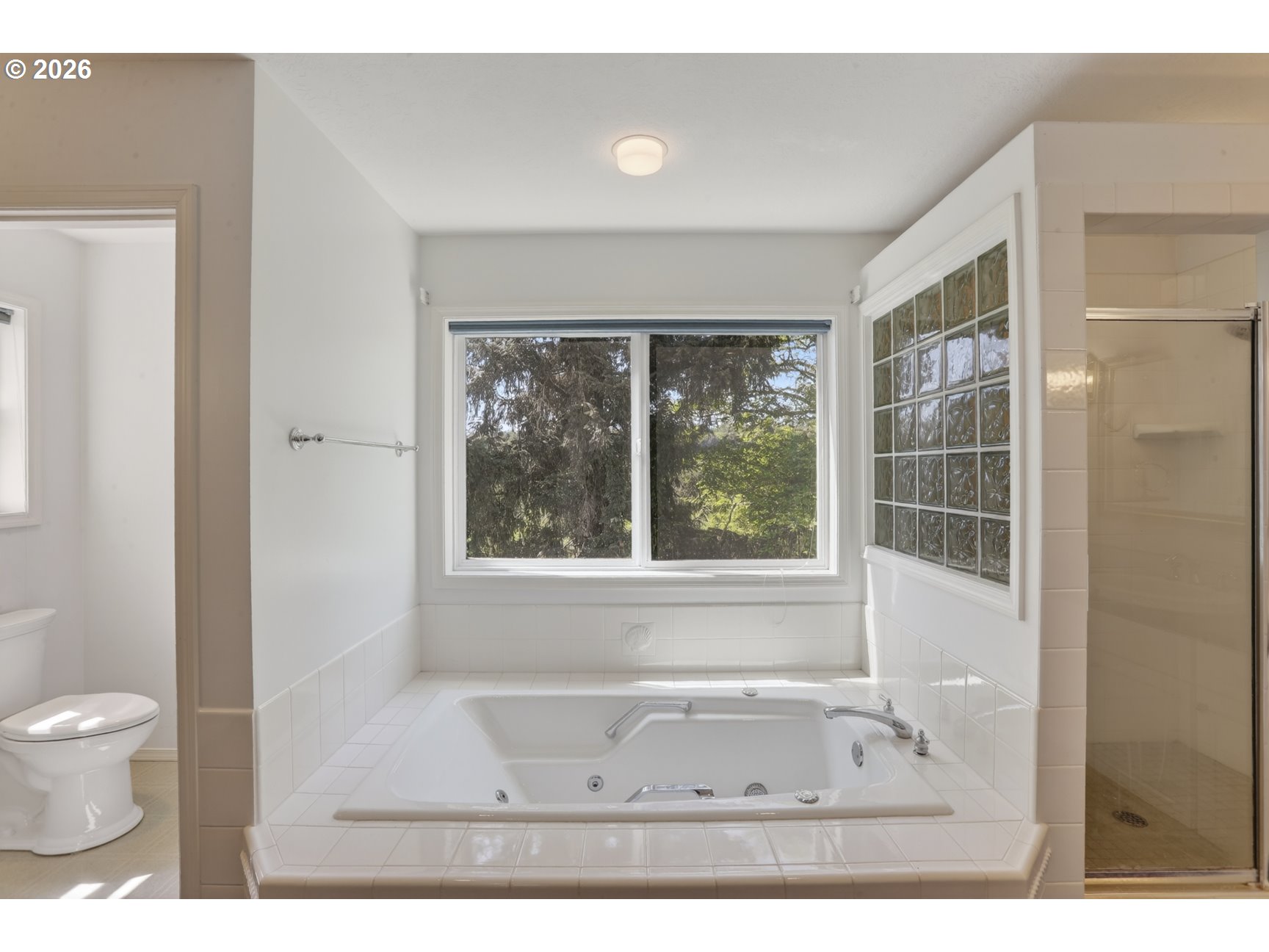 33498 Smith Road St. Helens, OR 97051 - Photo 19 of 34 a bathroom with a bathtub and a toilet