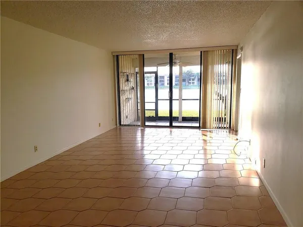 $1,795 | 6010 Coral Lake Drive, Unit 110, Margate, FL 33063