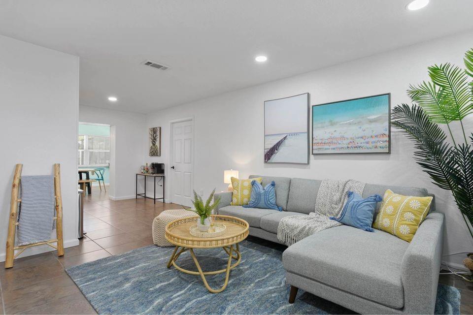 11208 Duncan Street Seminole, FL 33772 - Photo 5 of 16