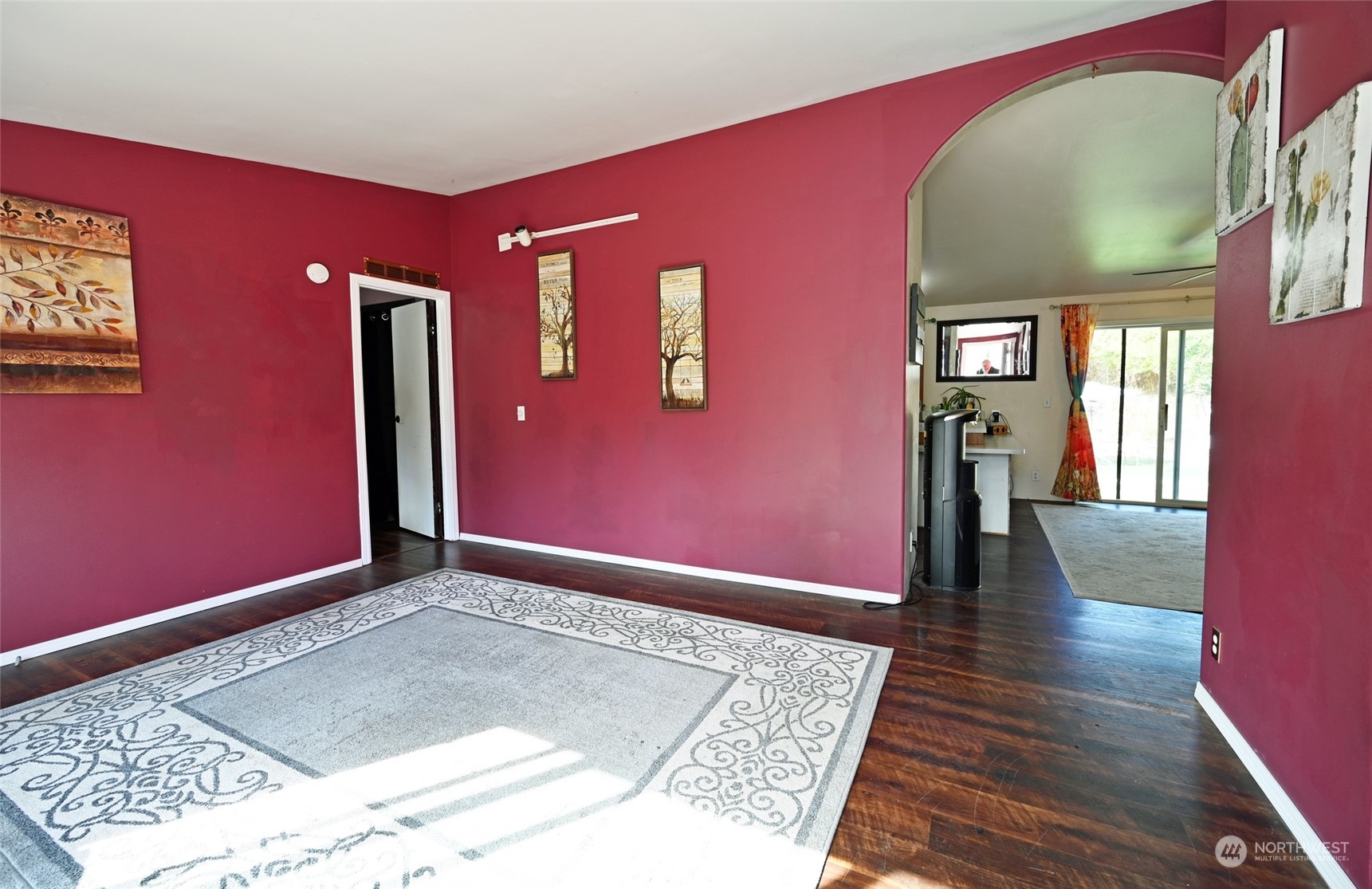 6612 Wahl Road Freeland, WA 98249 - Photo 3 of 24 a view of a livingroom with wooden floor