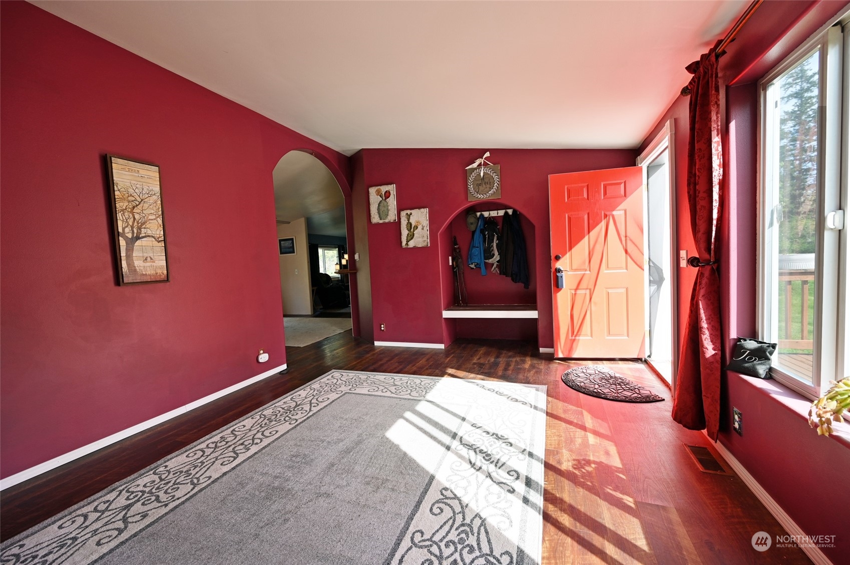 6612 Wahl Road Freeland, WA 98249 - Photo 4 of 24 a bedroom with a bed and a window
