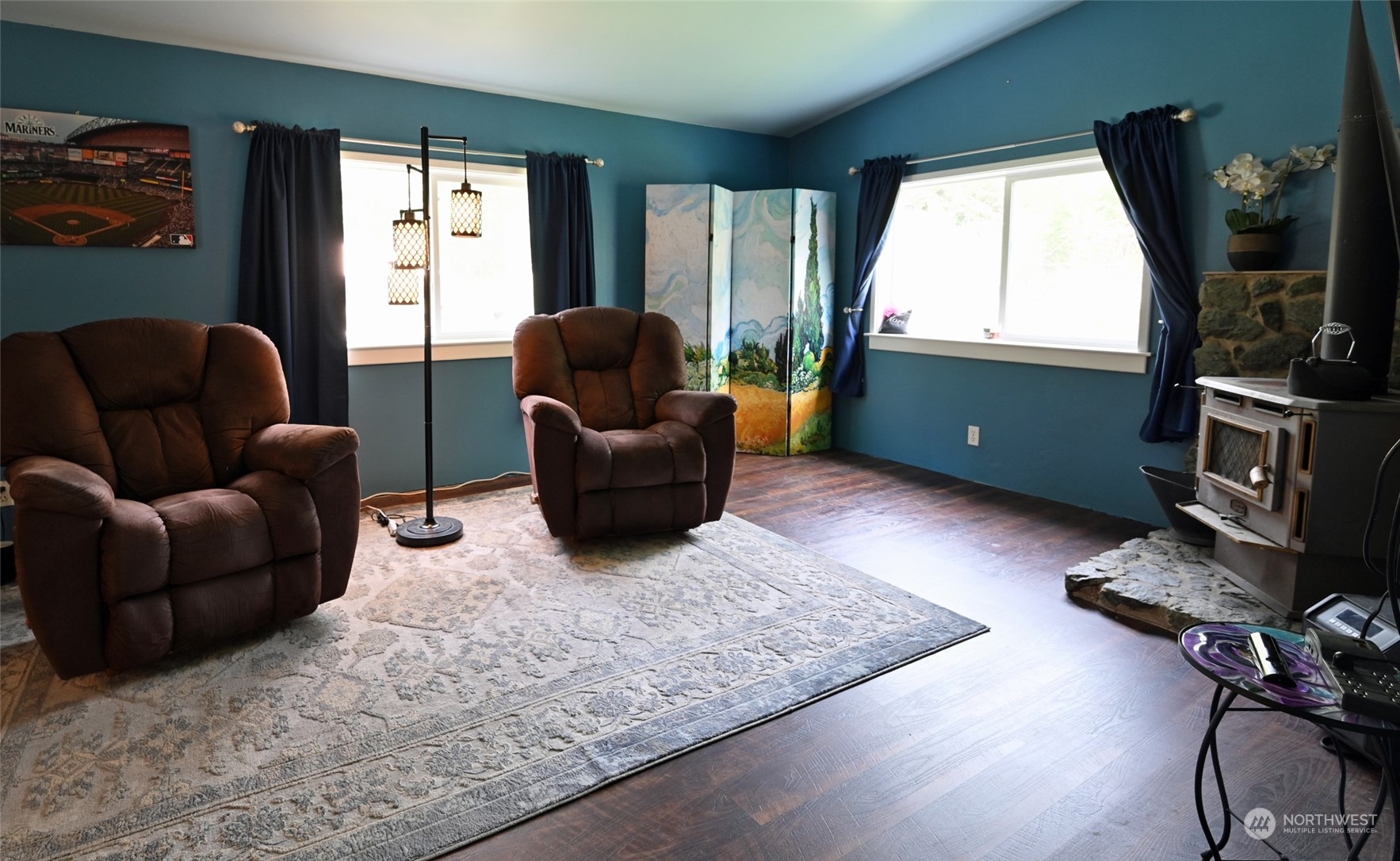6612 Wahl Road Freeland, WA 98249 - Photo 9 of 24 a living room with furniture window and a flat screen tv