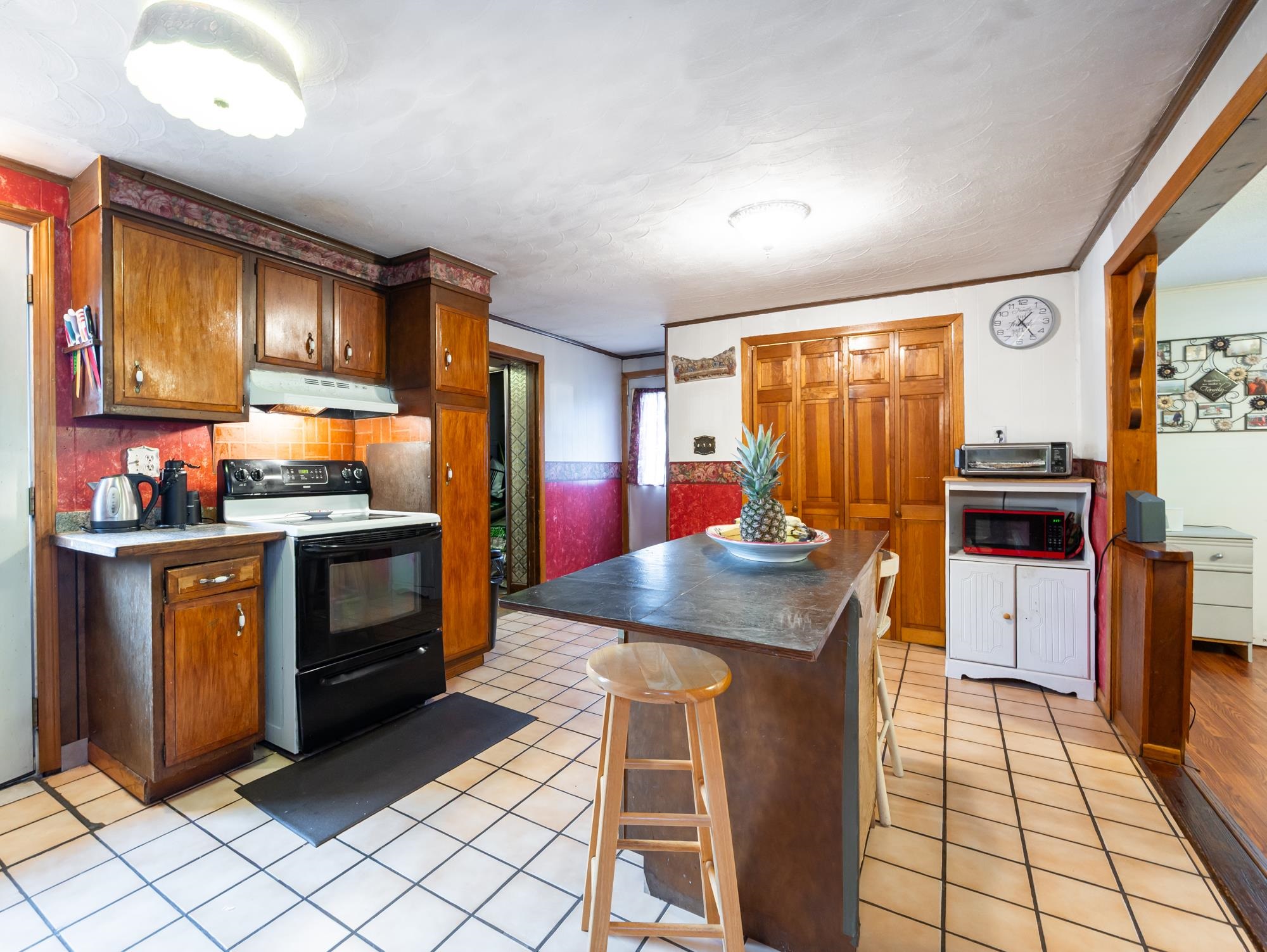 7 Therese Road Salem, NH 03079 - Photo 3 of 54