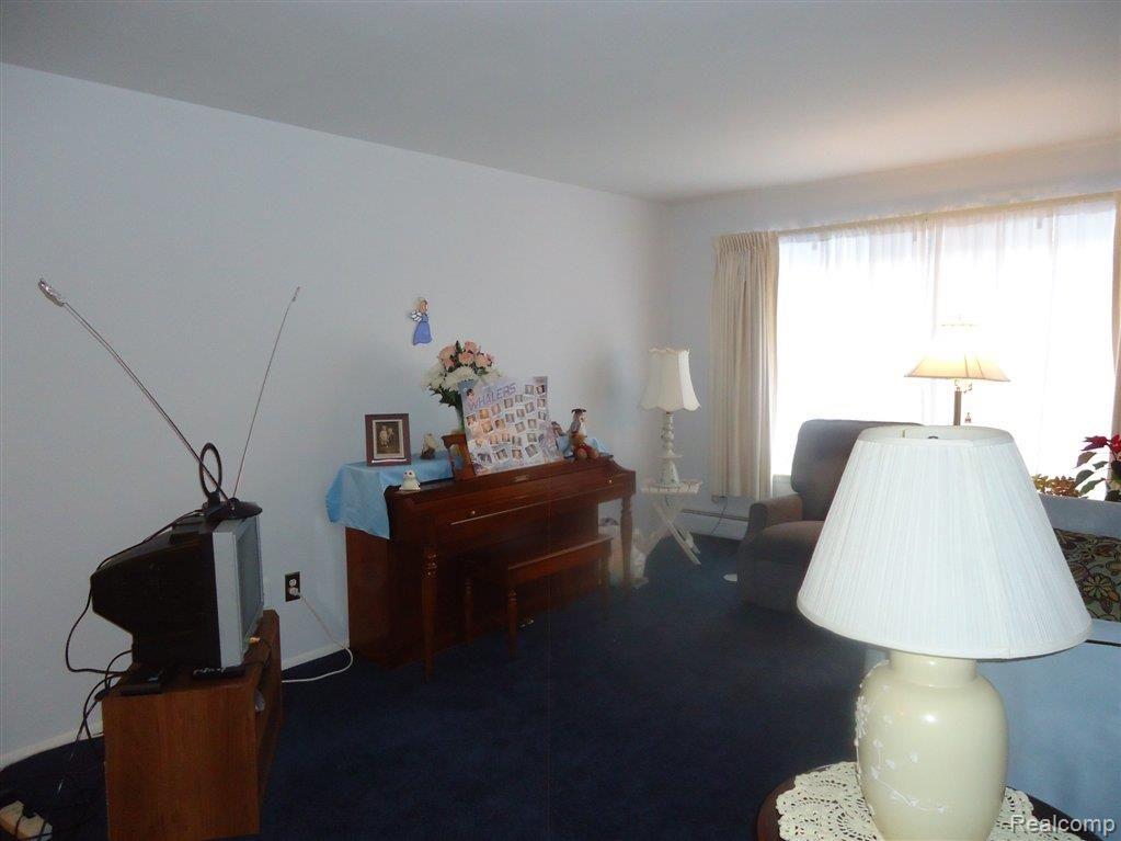 LIVING ROOM (3)