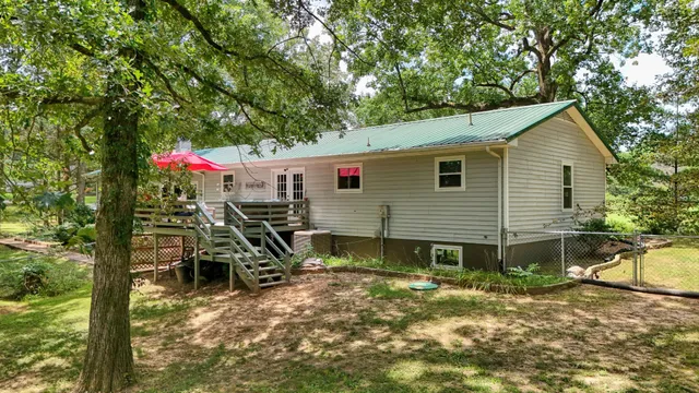 a view of a chair and table in the backyard