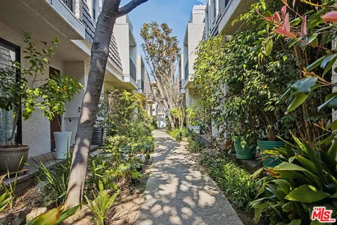 $1,599,000 | 1037 16th Street, Unit 10, Santa Monica, CA 90403