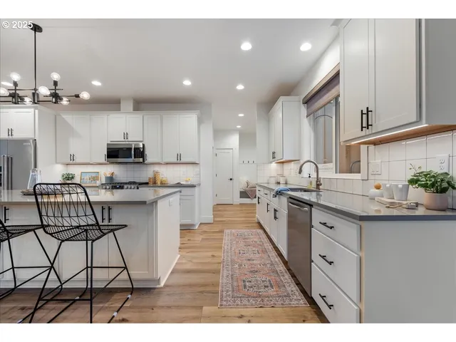 $699,000 | 14249 Holcomb Boulevard, Oregon City, OR 97045