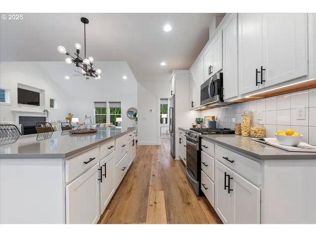 $699,000 | 14249 Holcomb Boulevard, Oregon City, OR 97045