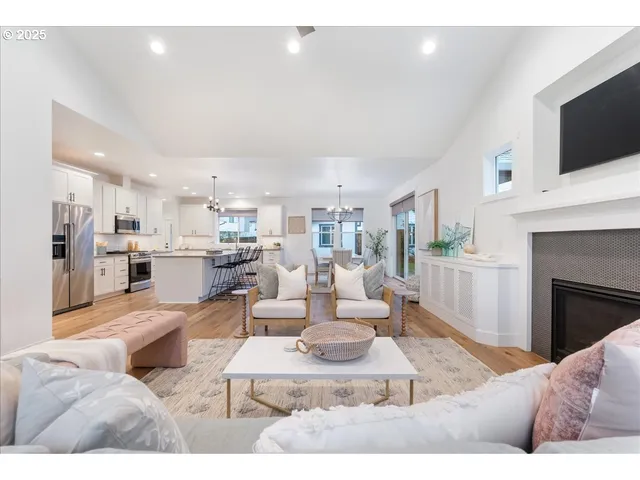 $699,000 | 14249 Holcomb Boulevard, Oregon City, OR 97045